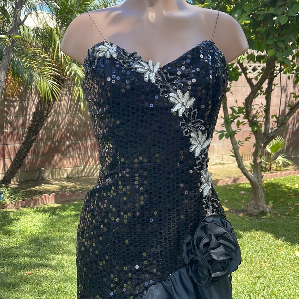 Dave & Johnny Black & white Sequin & Ruffle Strapless Cocktail  Dress